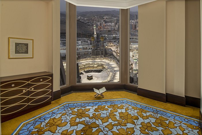 fairmont-makkah-clock